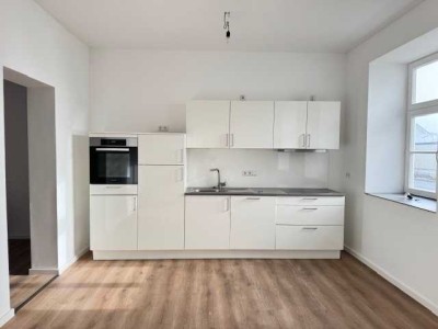 Helle Wohnung mit Terrasse und schöner Wohnküche mit EBK