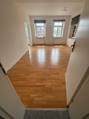 Charmante 1-Zimmer-Wohnung in denkmalgeschütztem Altbau