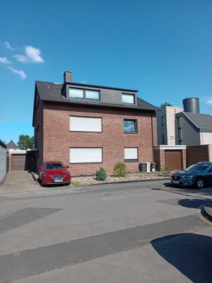 großzügige 2-Raum-Wohnung, 88 qm, im 3-Fam.Haus, 2. OG, mit Dachterrasse mit EBK in Düsseldorf