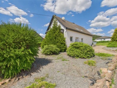 Wohnen & Entwickeln- Haus mit Baureserve in der Eifel