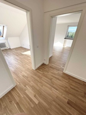 Luxus sanierte 4 Zimmer Wohnung - große Wohnküche