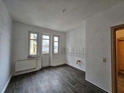 *Für alle, die mal im ALTBAU wohnen möchten* - Helle 2-Raumwohnung mit Balkon und Wanne