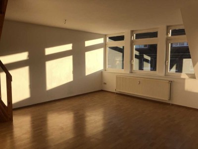 Helle 4-Zimmer-Maisonette-Wohnung mit Balkon und EBK in Hamburg