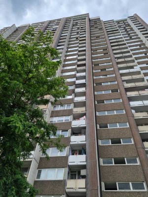 3-Zi-Wohnung, 72 qm, unrenoviert, WM 1.050 €