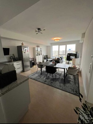 Moderne 2-Zimmer-Penthousewohnung mit Loggia und EBK in Heidelberg Bahnstadt