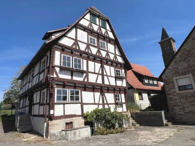Das alte Pfarrhaus von Bauschlott - Für Liebhaber alter Fachwerkhäuser mit Geschichte