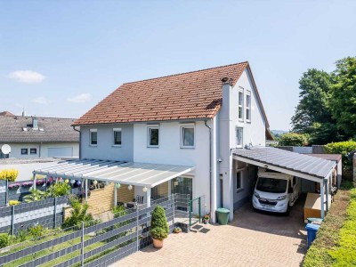Familienfreundliche Doppelhaushälfte mit Garten und riesiger Doppelgarage – mitten in Lauchringen
