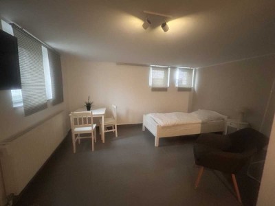 Exklusive 1-Zimmer-Souterrain-Wohnung mit EBK und Housekeeping (Putz- und Wäscheservice) in Langen