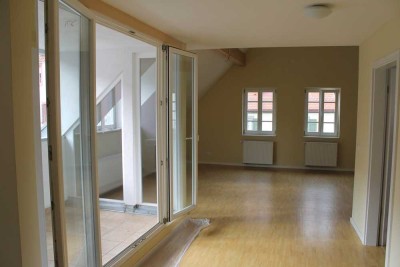 Exklusive DG-Wohnung mit Klimaanlage, großzügig, individuell, pfiffig in NW-Mußbach mit EBK