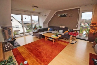 Großzügige, renovierte 3,5 Zi. - Maisonettewohnung mit zwei Balkonen