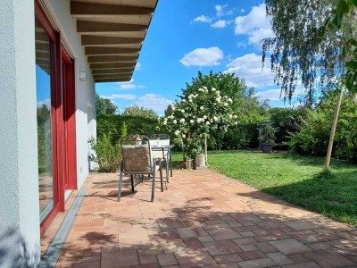 Einziehen und wohl fühlen: Architekten-Bungalow für Gartenliebhaber