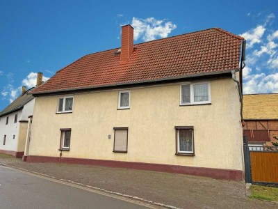Bauernhaus mit großem Grundstück und viel Nebengelass