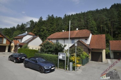 "Wohnen wie im Urlaub" - Wunderschöne Doppelhaushälfte mit gepflegten Garten in Hohenberg