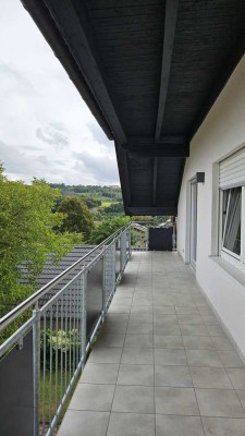 Helle 3-Zimmer Dachgeschosswohnung mit Balkon in Nister