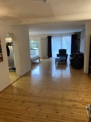 Zentrale Wohnung in Frankfurt am Main mit eigenem Garten