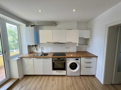 Ab 01.11. zentrale & teilsanierte 3-Zimmer Wohnung 77m2 mit Balkon in Hannover-Mitte