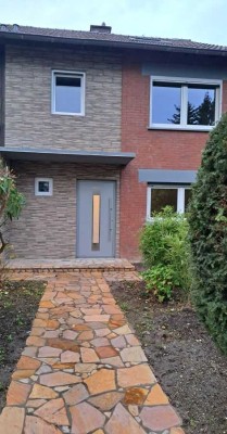Provisionsfrei* Modernisiertes Reihenhaus mit 7 Zimmern, großem Garten & Garage in Bonn-Röttgen