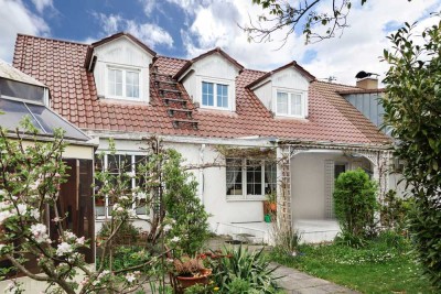Doppelhaushälfte mit überdachter Terrasse, Garten, Balkon und Einzelgarage in 88339 Bad Waldsee
