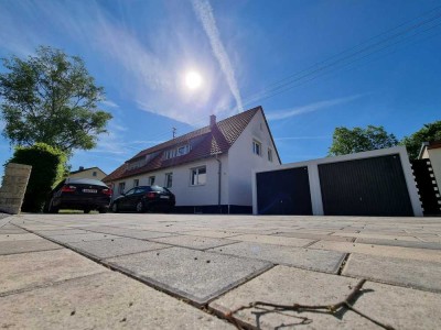 Modernisiert: Große Wohnung mit Garten und Terrasse