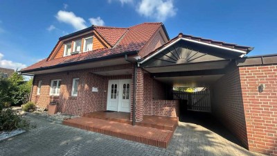 Großzügiges Einfamilienhaus mit Wintergarten, moderner Küche und Kachelofen