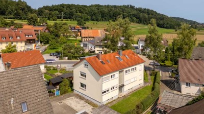 Schöne 2-Zimmer DG-Wohnung in Berg-Weiler mit Außenstellplatz