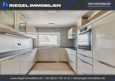 Sie hier? Wir auch! 2024 renoviertes EFH mit Swimmingpool, Terrasse und ca. 215,77m² Wohnfläche