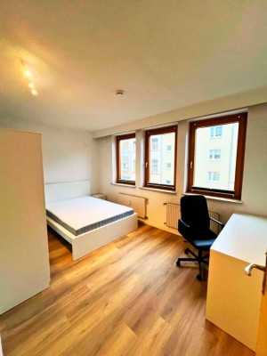 � Frisch möbliertes WG-Zimmer in Toplage | Bright & freshly furnished room in prime location