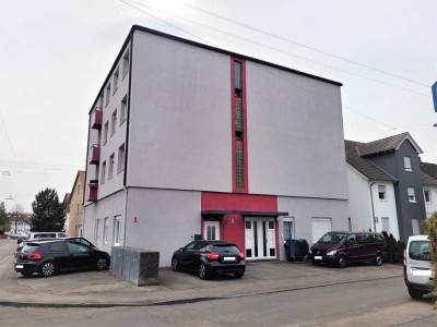 Vermietete 4 Zi. Whg., 2 Balkonen, Keller & Stellplatz, sanierte Heizanlage