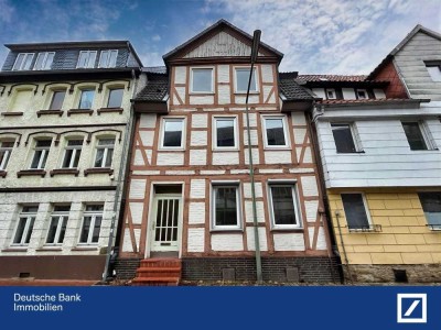 Sanierungsbedürftiges Mehrfamilienhaus in zentraler Lage von Helmstedt!