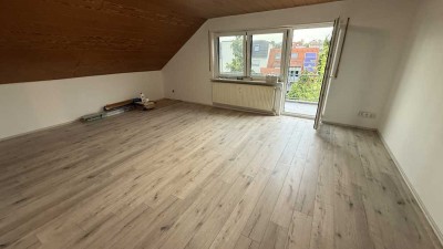 Neu renovierte 1-Zimmer DG Wohnung