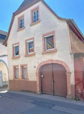 Haus mit Hof, Garten, Stellplätzen und Scheune in Edenkoben