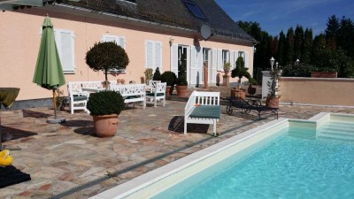 Villa im mediterranem Flair, parkähnlichem Garten u  luxuriöser Innenausstattung in Herborn