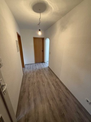 Frisch sanierte Erdgeschosswohnung mit Einbauküche und separatem Eingang – 68 m², 3 Zimmer, Solingen
