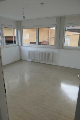 Helle, neu renovierte 3 ZKB-Innenstadt-Wohnung im Stadthaus