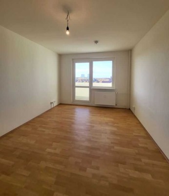 *Ruhige Lage - weiter Ausblick*2-Raumwohnung + Laminatboden + Balkon + EBK-Option!
