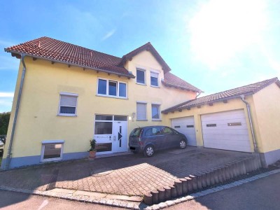 Modernes junges 2-Familienhaus mit ELW auf ca. 245 m² Wfl. in Wohnsiedlung in Dalkingen