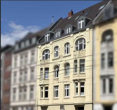 Offen für Angebote: Sanierte Altbauwohnung in Köln-Ehrenfeld – 3ZKB mit Balkon