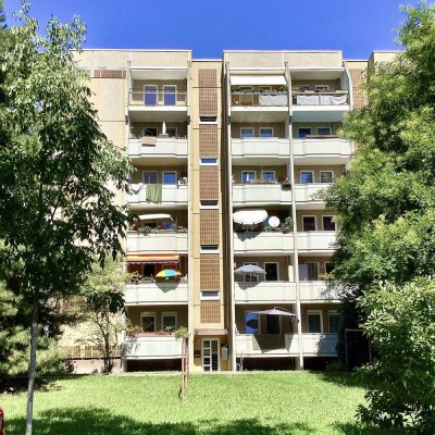 Großzügige 2-Zimmer-Wohnung mit Balkon (WBS)