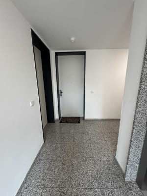 Geräumige 4-Zimmer-Penthouse-Wohnung in Schöneck mit einzigartigen Blick auf Taunus und Frankfurt