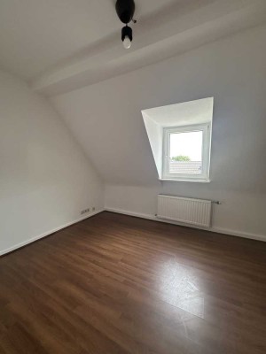 2 Zimmer Dachgeschosswohnung in ruhiger Lage!