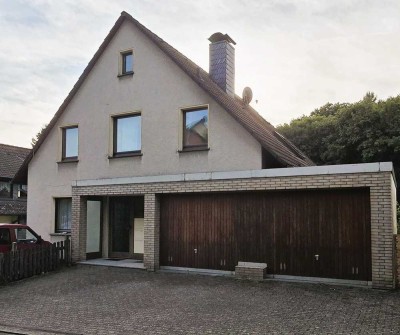 Provisionsfrei: Teilvermietetes Dreifamilienhaus mit direkter Waldlage