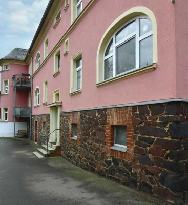 Helle 2-Zimmer-Wohnung im Erdgeschoss mit Balkon NEU RENOVIERT!