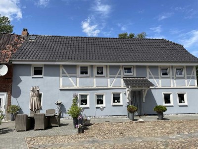 Ehemalige Hofanlage mit sanierten Wohnhaus, gut geeignet für Pferdehaltung