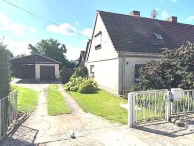 Ruhiges Wohngrundstück mit Doppelhaushälfte