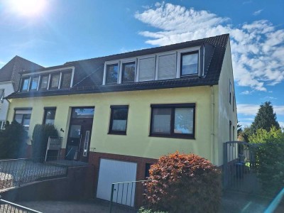 Helle 3 Zimmerwohnung im Dachgeschoss eines 2-Parteienhauses mit Balkon und eigenem Südwest-Garten