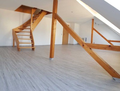 Maisonettewohnung im Dachgeschoss - 4 Zimmer Wohnung in Chemnitz / Schloßchemnitz