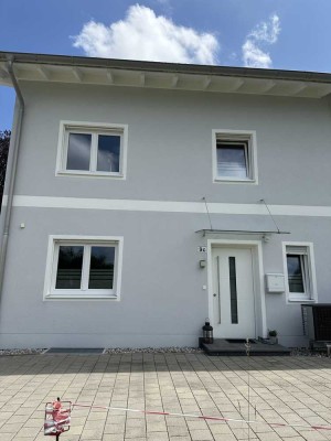 Moderne neuwertige Doppelhaushälfte (2020) mit Bergblick –  viel Platz & hochwertige Ausstattung