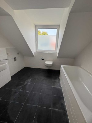 Gemütliche 3 Zimmer-Dachgeschoß-Wohnung mit Küche sucht Sie!