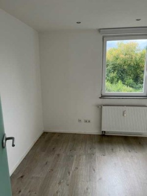 Schöne, helle 2 Raum Wohnung im Dachgeschoss mit Gartennutzung