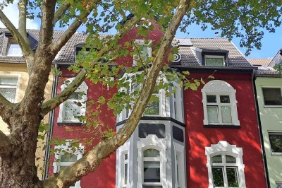 Altbau-Träumchen in Holsterhausen! Große Maisonette-Wohnung mit Dachatelier in attraktiver Lage